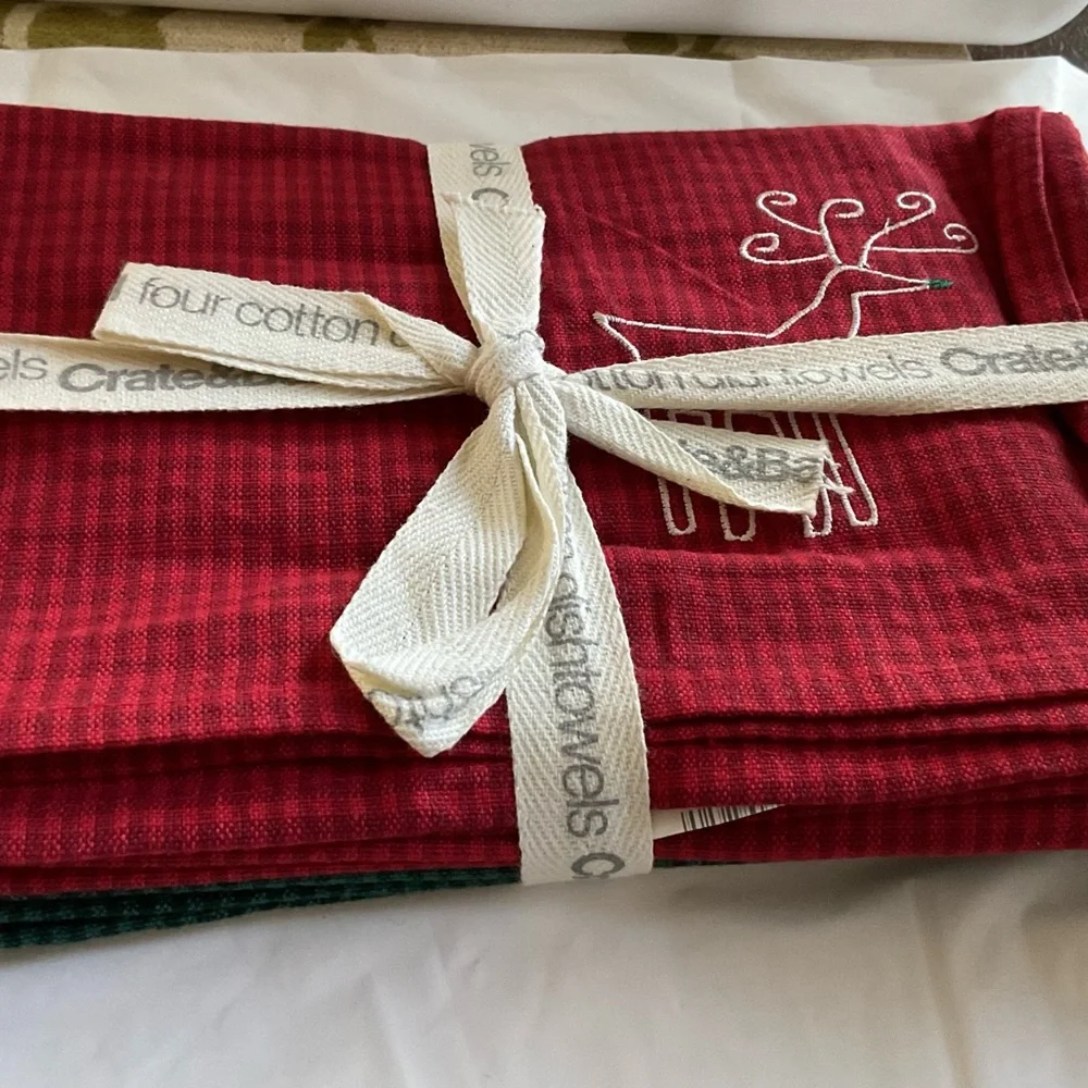 Crate and Barrel Set of 4 Holidays Christmas Dishtowels 20”x28”- New
